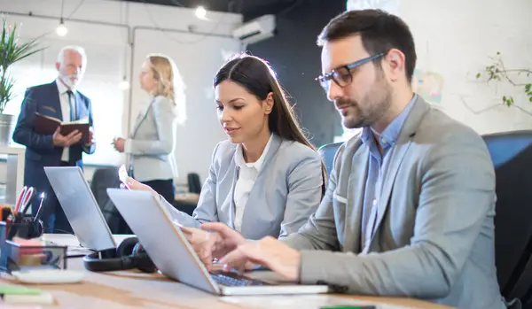 Wykresy i analizy finansowe